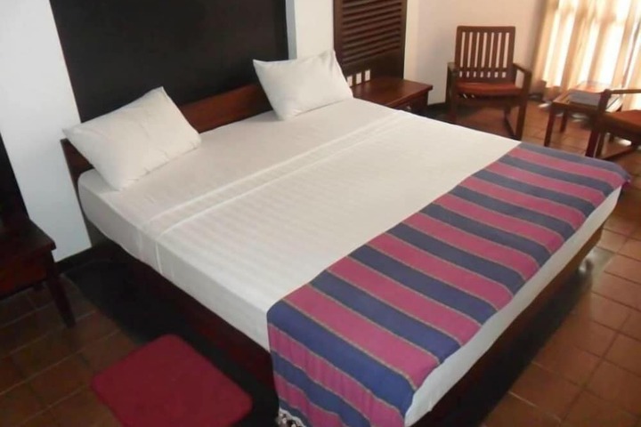 Room 4 of 7