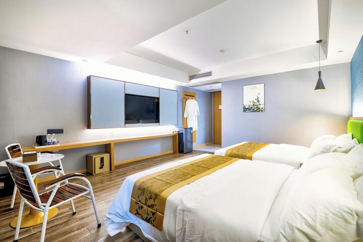 Room 42 of 68
