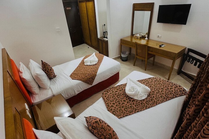 Room 7 of 27