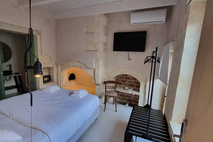 Room 8 of 62