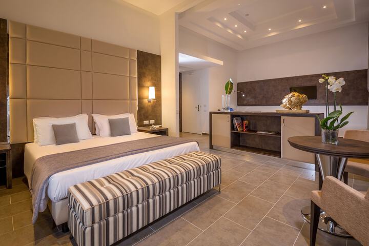 Room 15 of 37
