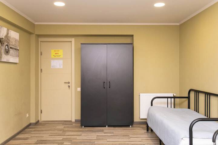 Room 3 of 18