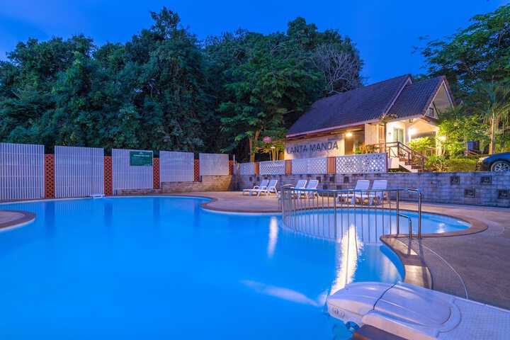 Pool Hotel