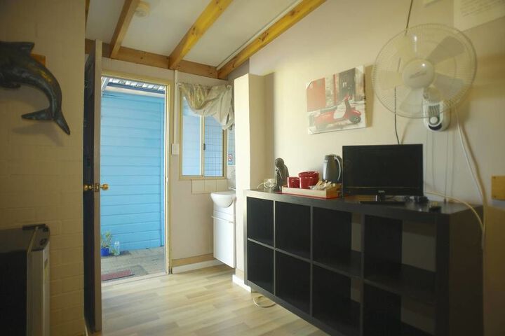 Room 8 of 34