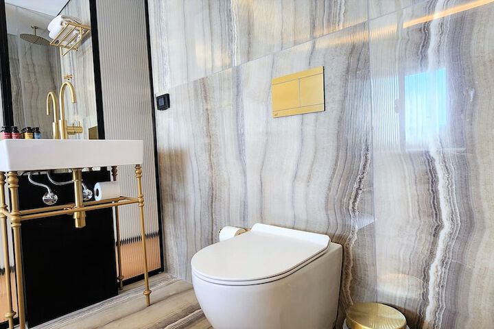Clean Restrooms
