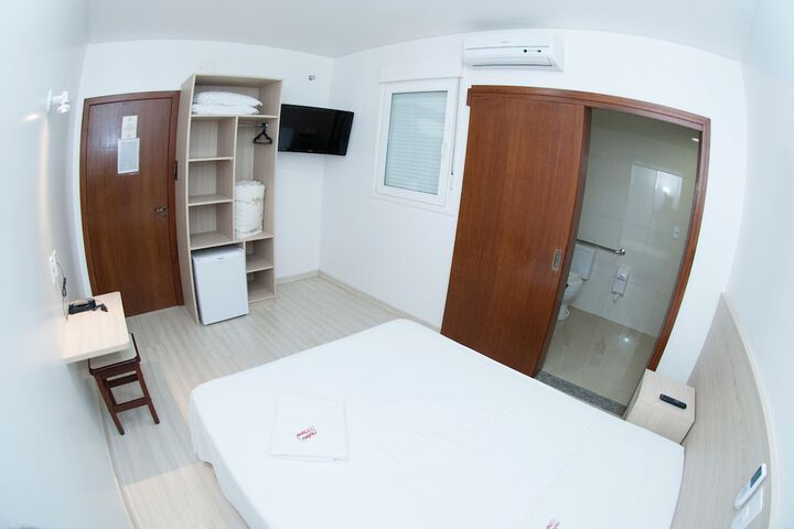 Room 10 of 38