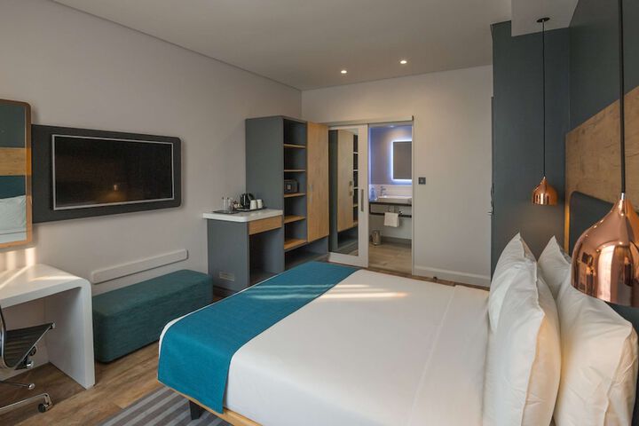 Room 8 of 48