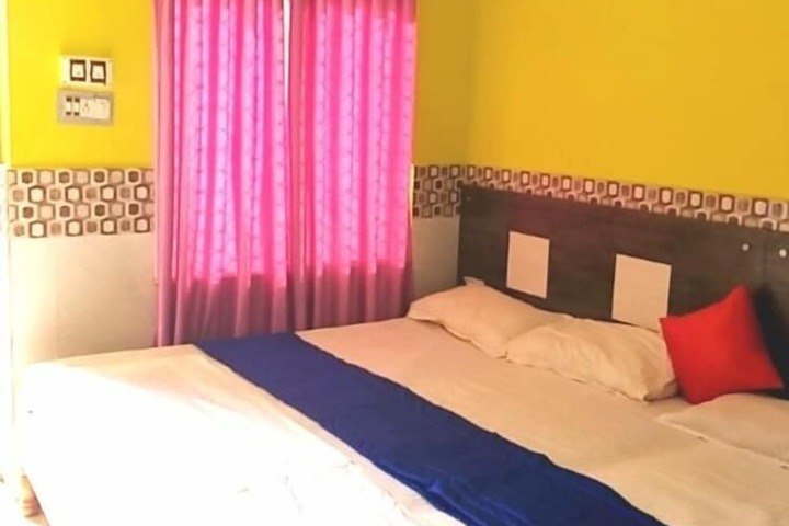 Room 9 of 13