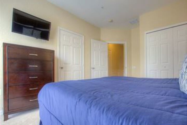 Room 12 of 30