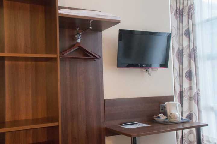 Room 6 of 17