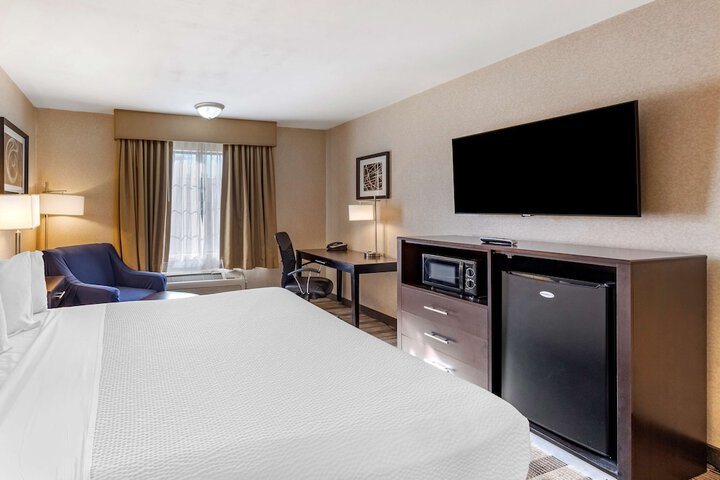 1 King Bed (13 of 14)