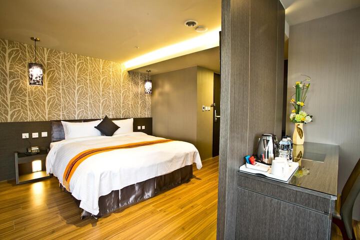 Room 18 of 36