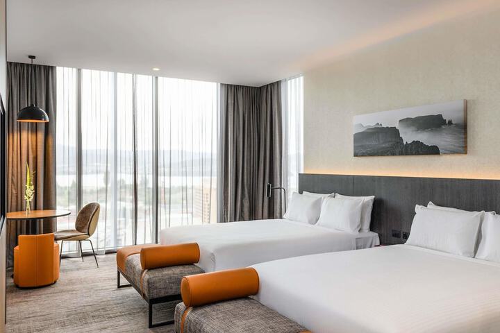 Room 32 of 172
