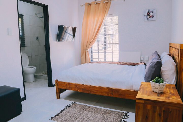 Room 8 of 16