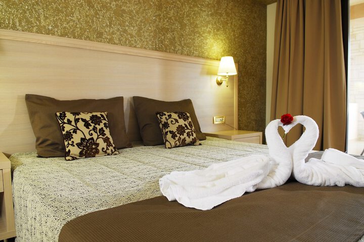 Room 4 of 87