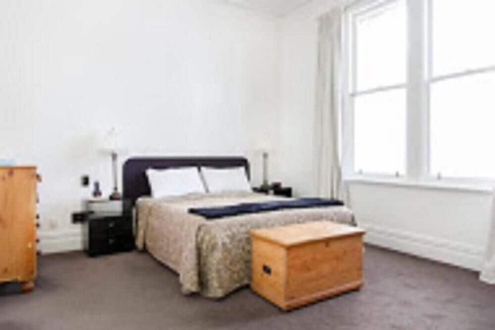 Room 4 of 63