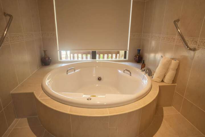 Hot Tub 28 of 53