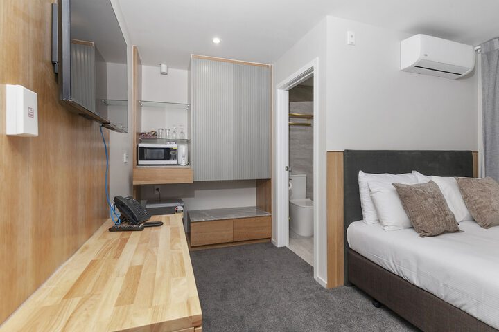 Room 6 of 28