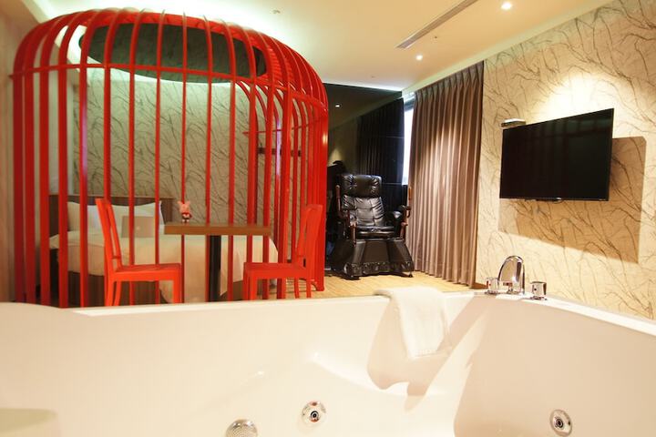 Room 46 of 63
