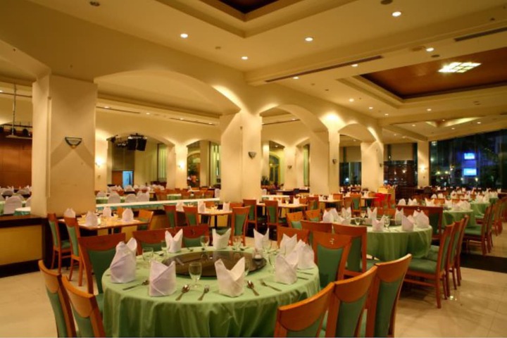 Dining 77 of 86