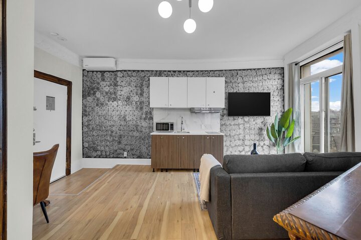 Room 121 of 174