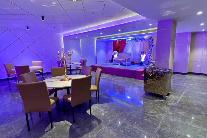 Ballroom/Hall 24 of 38