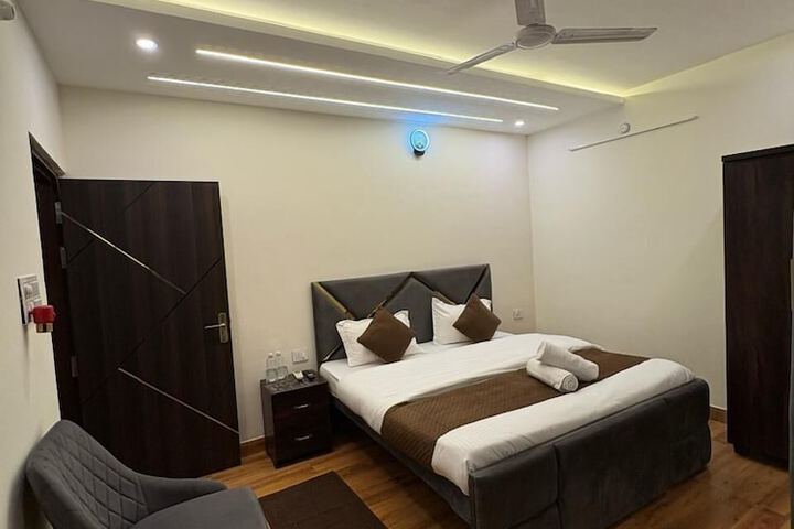 Room 28 of 47