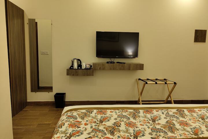 Room 10 of 33