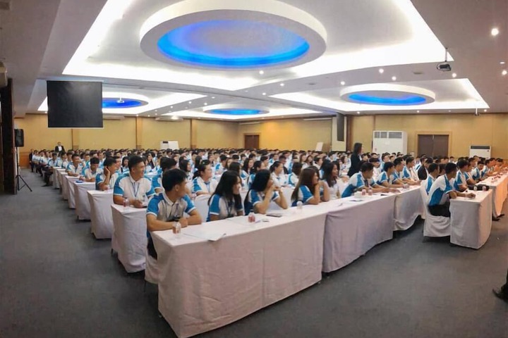 Ballroom/Hall 31 of 39