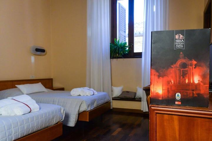 Room 8 of 20