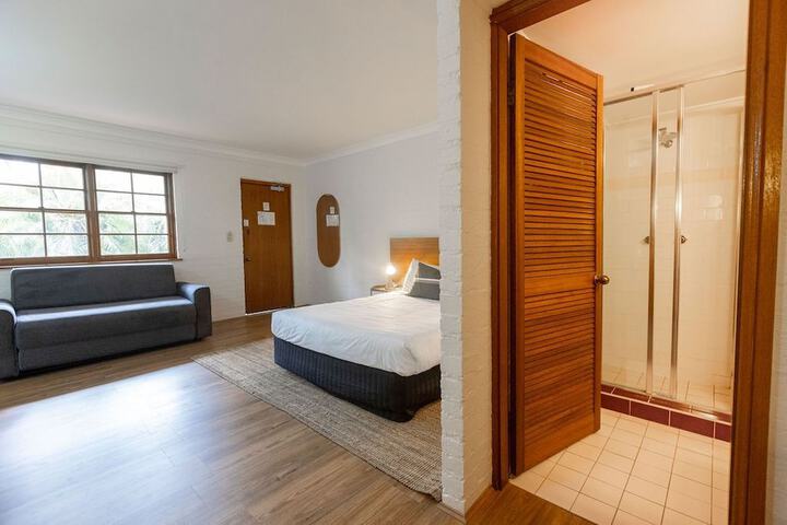 Room 2 of 53