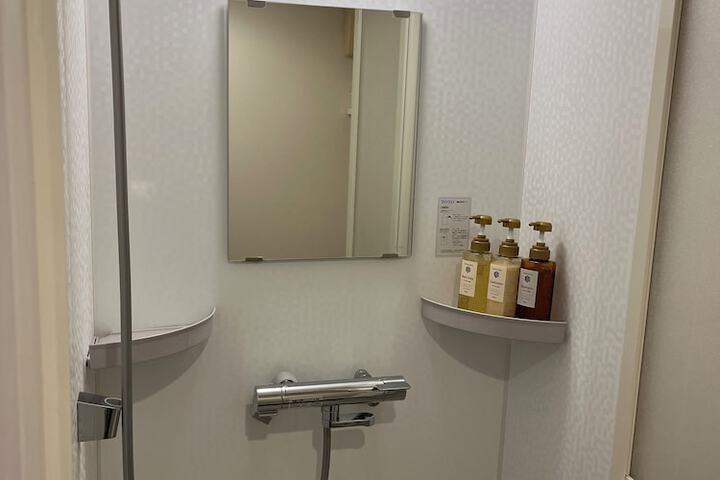 Room 12 of 38