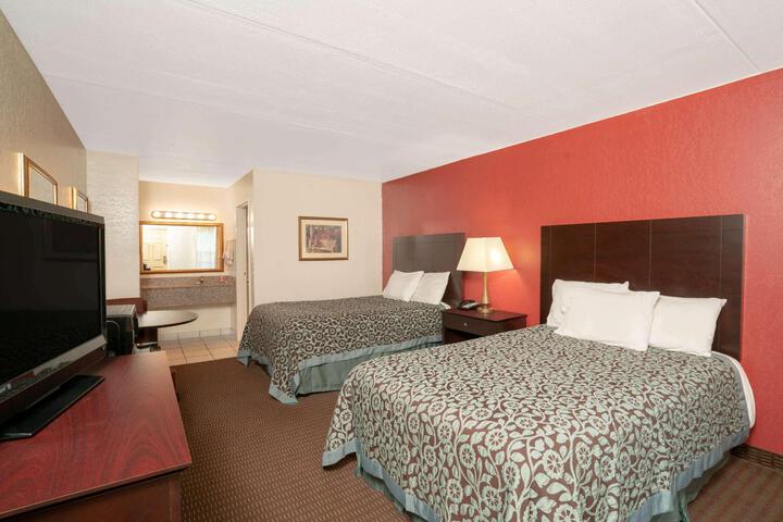 2 Double Beds (1 of 14)