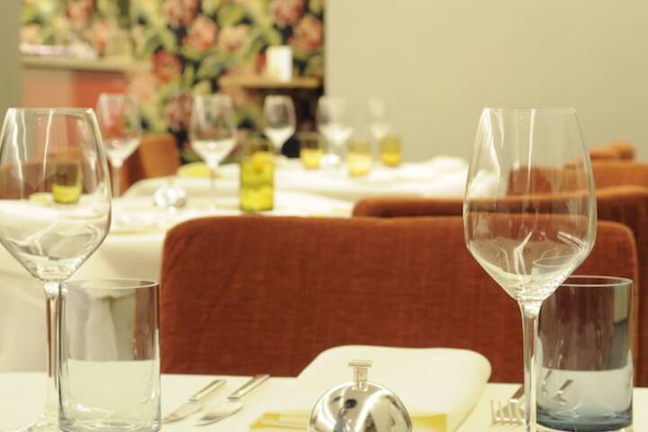 Dining 37 of 53