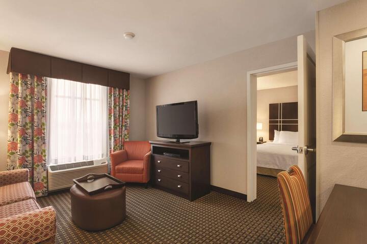 1 King Bed Studio Suite (19 of 30)