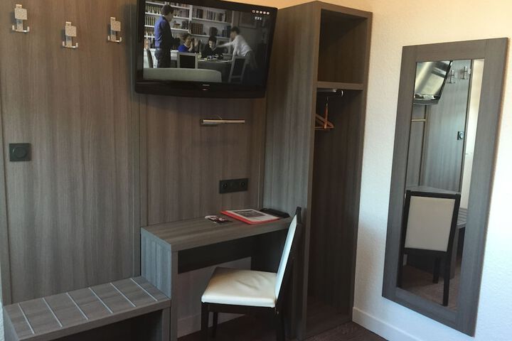 Room 34 of 64