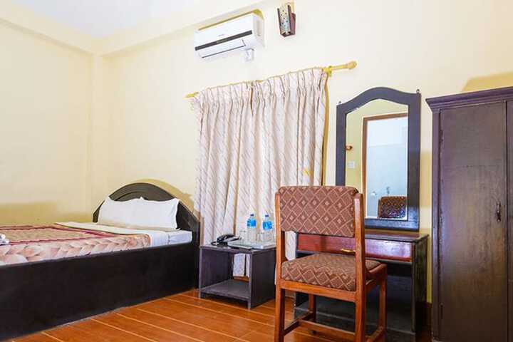 Room 6 of 13