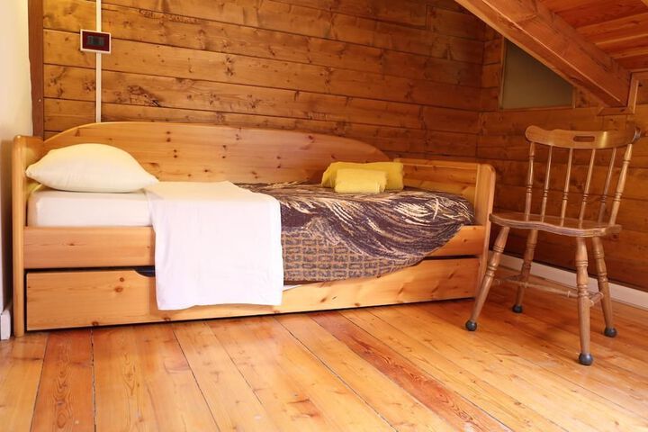 Room 8 of 10