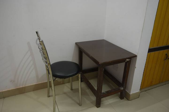 Room 9 of 106