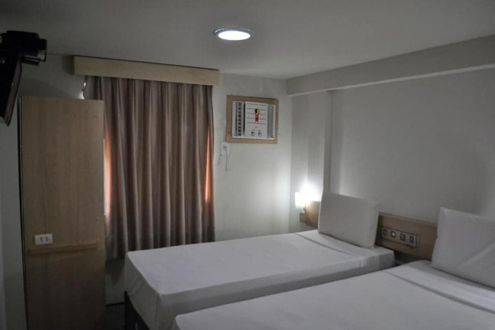 Room 16 of 35