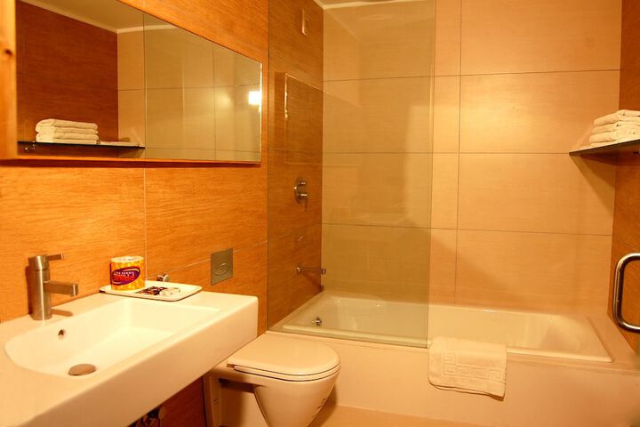 Room 2 of 24