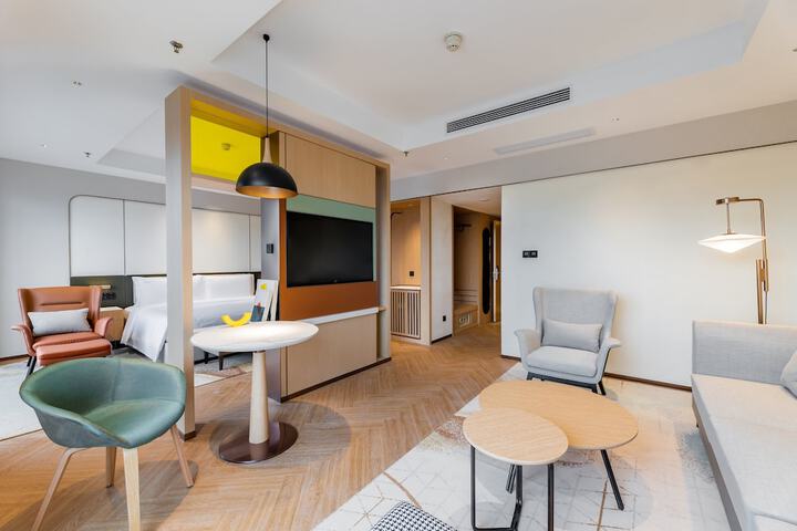 Room 12 of 65