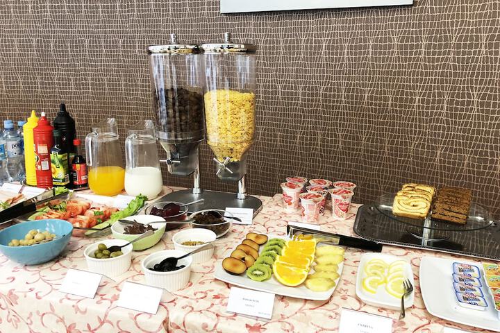 Breakfast/Coffee Service 17 of 27