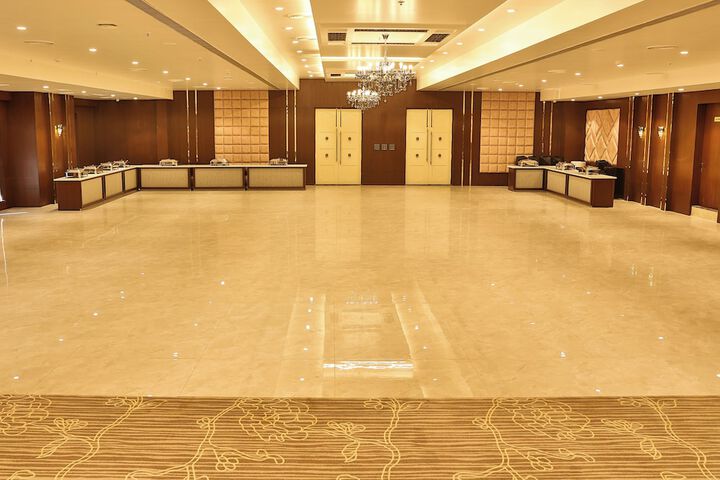 Ballroom/Hall 46 of 53