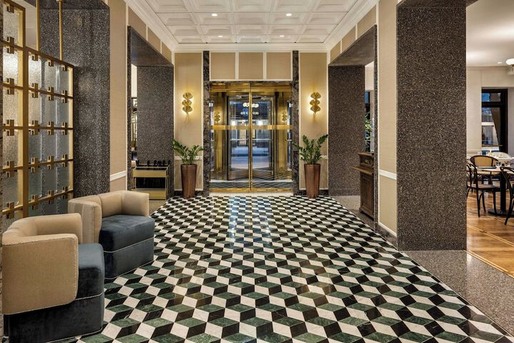 Lobby lounge