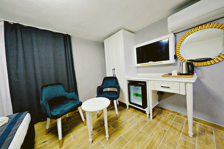 Room 37 of 42