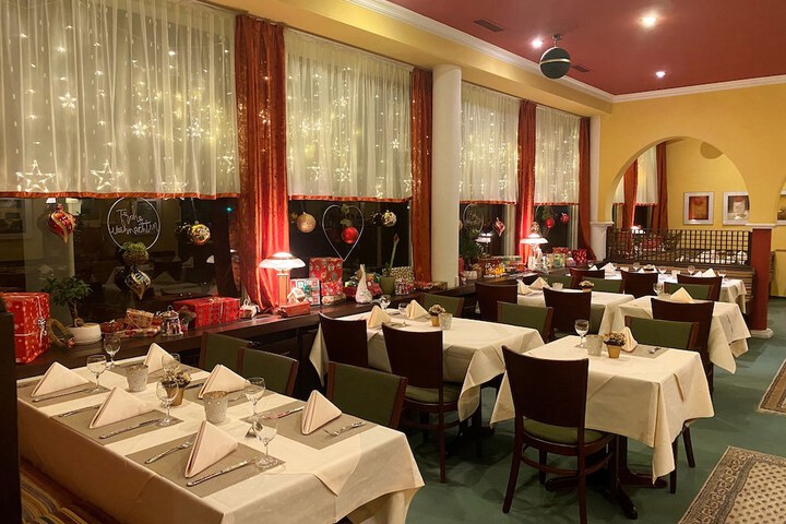 Dining 15 of 34