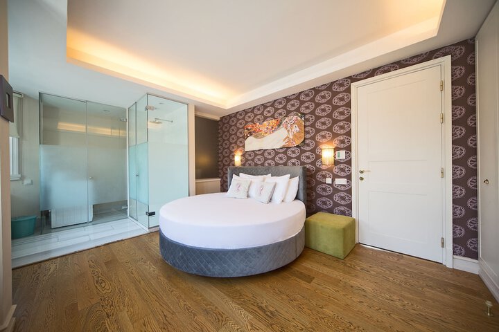 Room 2 of 42