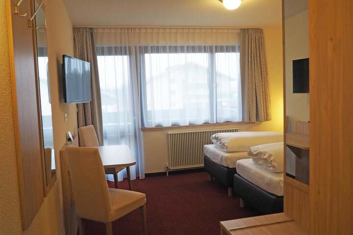 Room 12 of 65