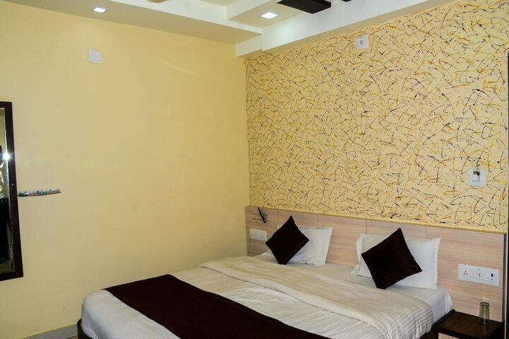 Room 4 of 13